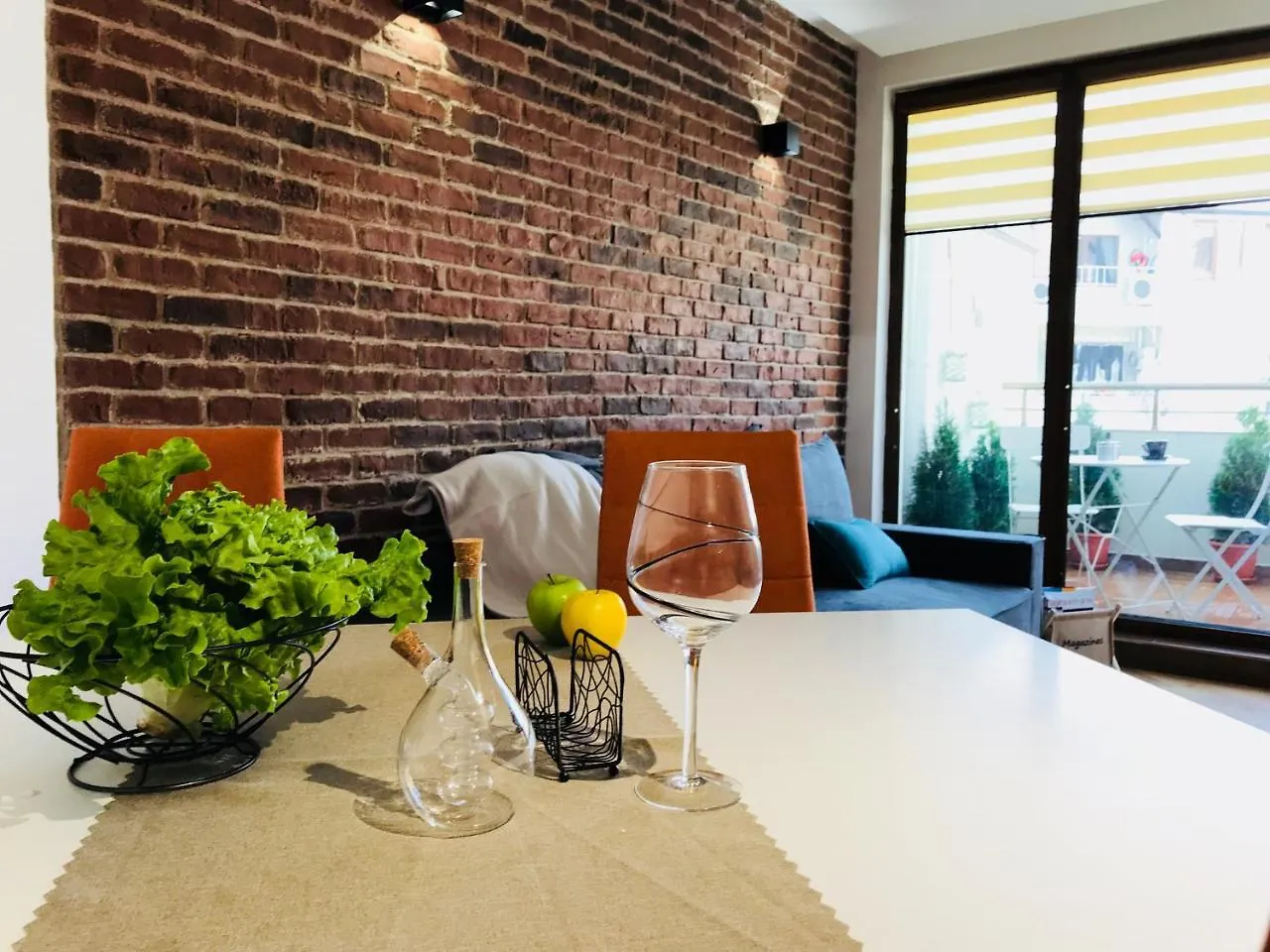 Bright, Comfortable And Cozy Apartment ブルガス