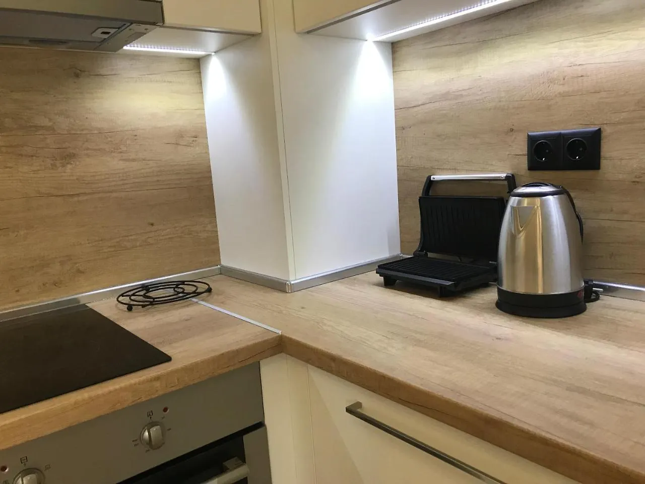 Bright, Comfortable And Cozy Apartment ブルガス
